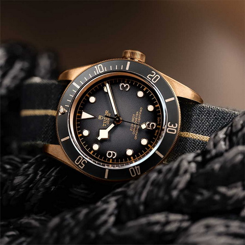 Tudor Black Bay Bronze - M79250BA-0001 | Nam Sawang