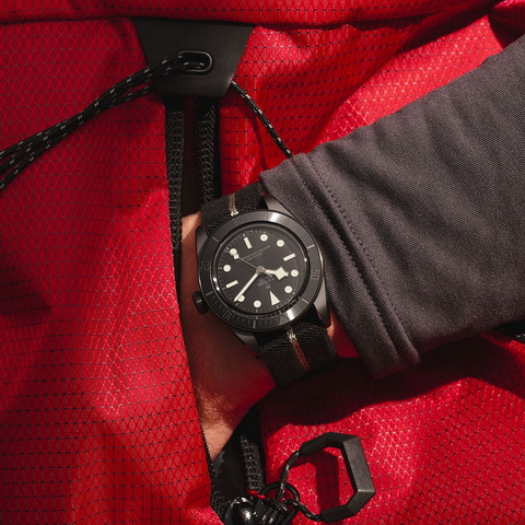 Tudor Black Bay Ceramic นำสว่าง