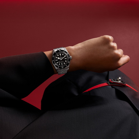 Tudor Black Bay นำสว่าง